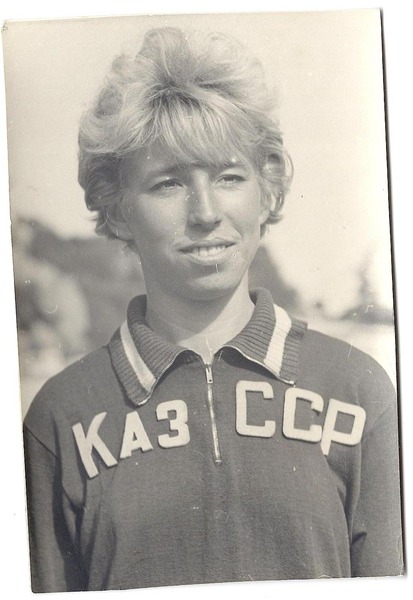 Рита Спицина, шофёр Алма-Атинской автобазы №13, завоевала золотую медаль и звание чемпионки СССР.